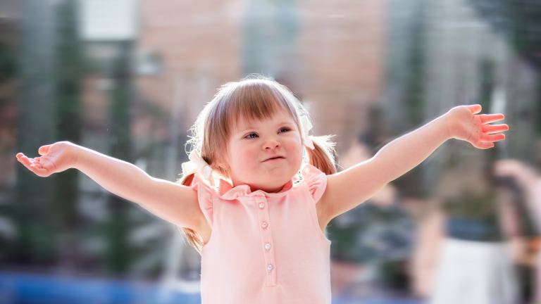 Ce trebuie să știe părinții despre sindromul Down: explicațiile unei doctorițe specialistă în genetică